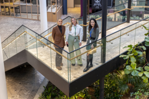 Ingrid-Alis Thingnes, Eva Sommerseth Jaer og Monica Belinchon arrangerer Østkanttorget på Økern Portal. Foto Økern Portal
